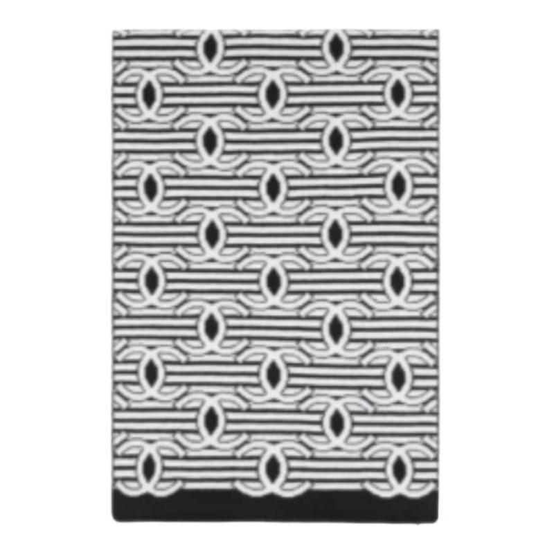 

CHANEL [25S Spring and Summer] Printed Design Wool Velvet Scarf Unisex Couple Style Black/White чорний