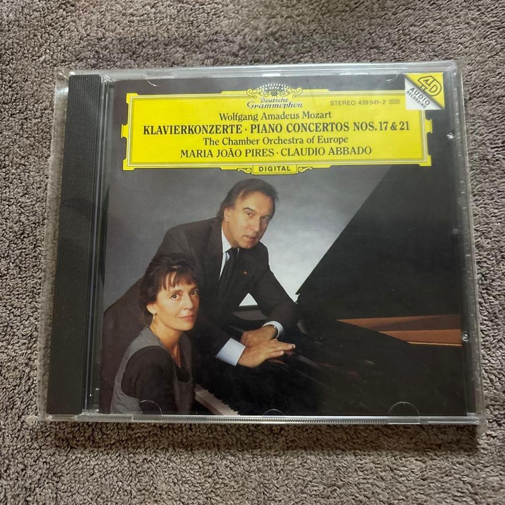 Used Maria Joo Pires Plays Mozart Piano Concertos No. 17 & 21 CD
