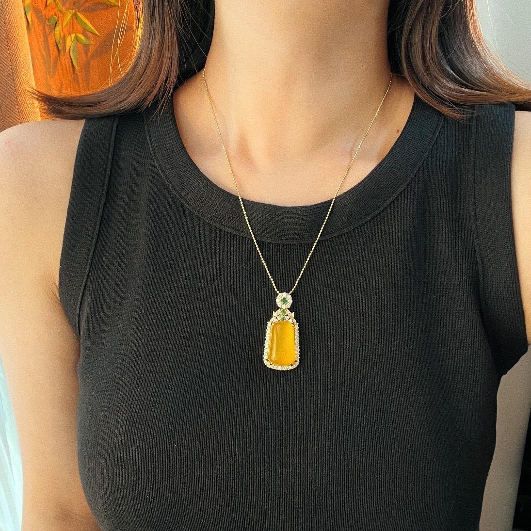 

Jade Yellow Luminous Natural Topaz Pendant Agate Pendant Real Shot