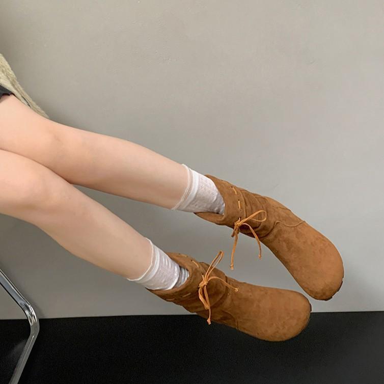 Brown retro inner height-increasing flat boots children's 2025 new autumn versatile skirt soft-soled Maillard short boots