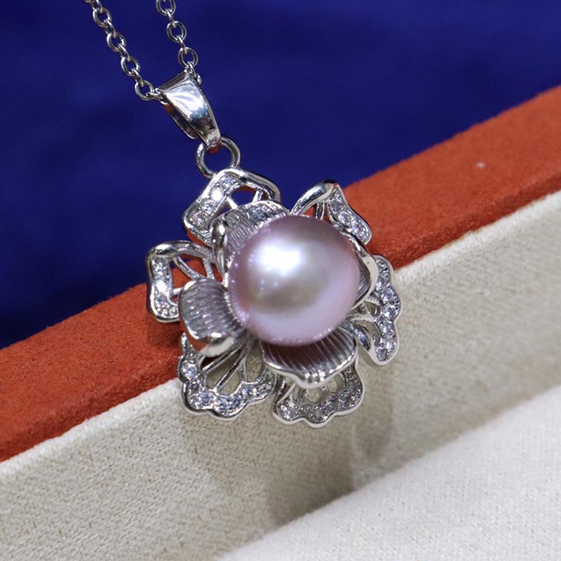 3D Flower Freshwater Pearl Pendant Necklace for Women, 18K Gold-Plated, 8-9mm, Elegant Clavicle Chain.