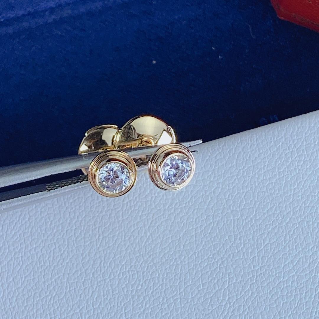 

Love Very Drill Stud Earrings Simple Small Fresh Geometric Round Stud Earrings Female V Gold