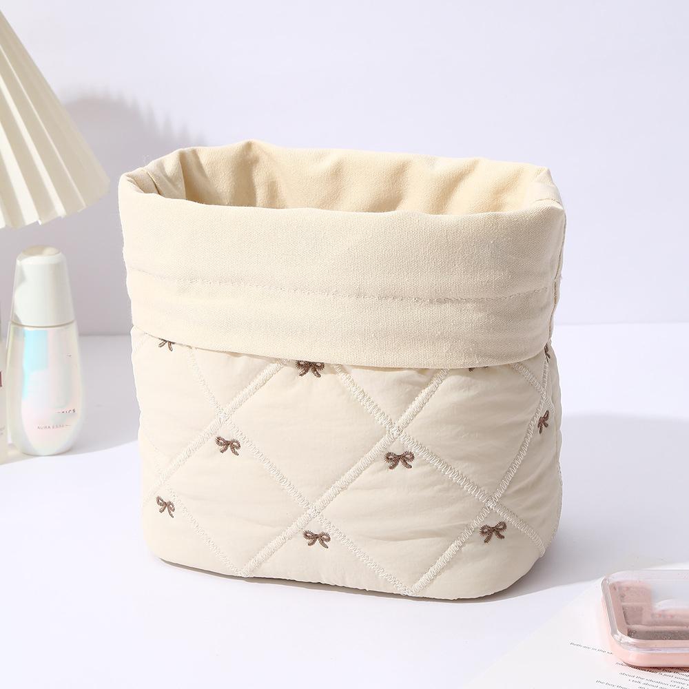 

Large-Capacity Stylish Makeup Bag • Cute Soft Fabric Cosmetic Organizer • Portable Women’s Travel Beauty Pouch