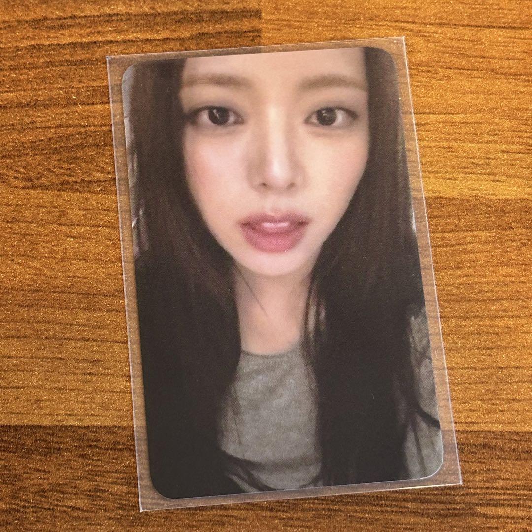 

[Б/У] itzy Юна ЗОЛОТАЯ Торговая карточка Sanok