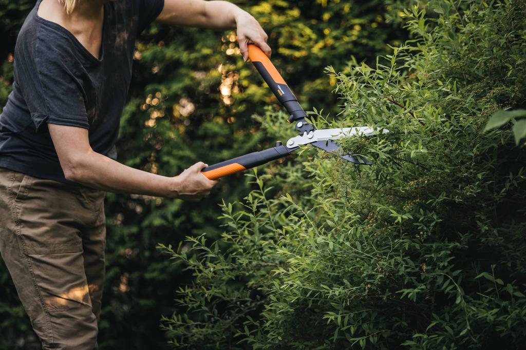 Fiskars Smartfit L86 Telescopic Garden Scissor Pruner 66.5-91.5cm