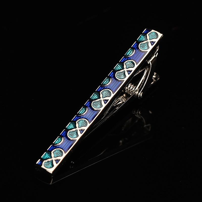 Neue Krawattennadel Herren High-End Clip Silber Einfach Anzug Business Hochzeit Krawattennadel Verdrehtes Gesicht Anstecknadel