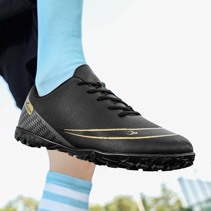 New Cold Sticky Non-slip Long Broken Nails Adult Football Shoes Men's and Women's Professional Training Children's Sneakers Low-top Teenagers