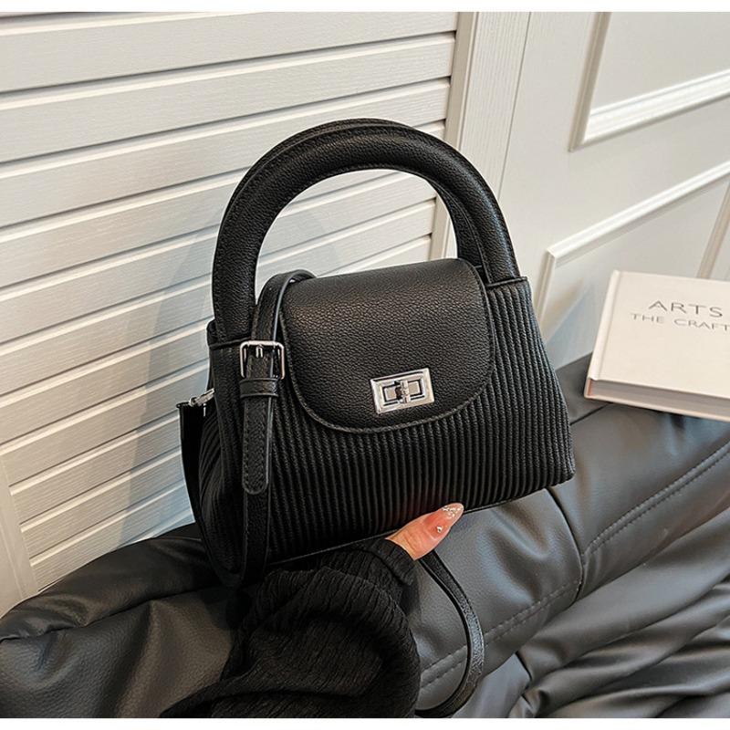 

Premium diamond chain small square bag new simple texture portable shoulder messenger bag чёрный