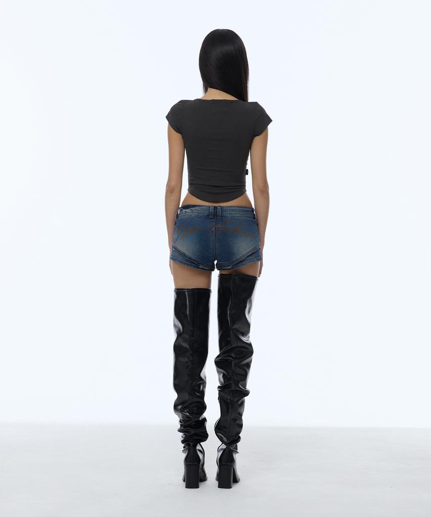 Gillaakaibeu Lace Cross Patched Button Crop T-Shirts_Charcoal