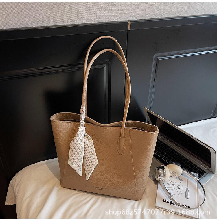 Simple Retro Bag Women's Large Capacity 2025 New Casual Fashion Versatile Shoulder Bag for Work Commuter Tote Bag