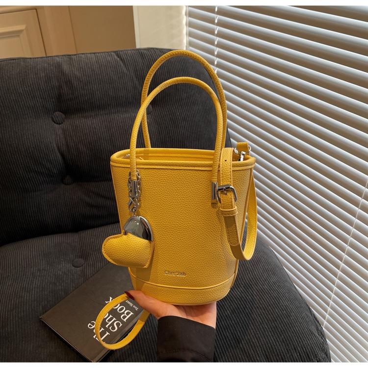 Portable High-end Trendy Bucket Bag Fashionable Shoulder Bag Spring New Simple Messenger Bag