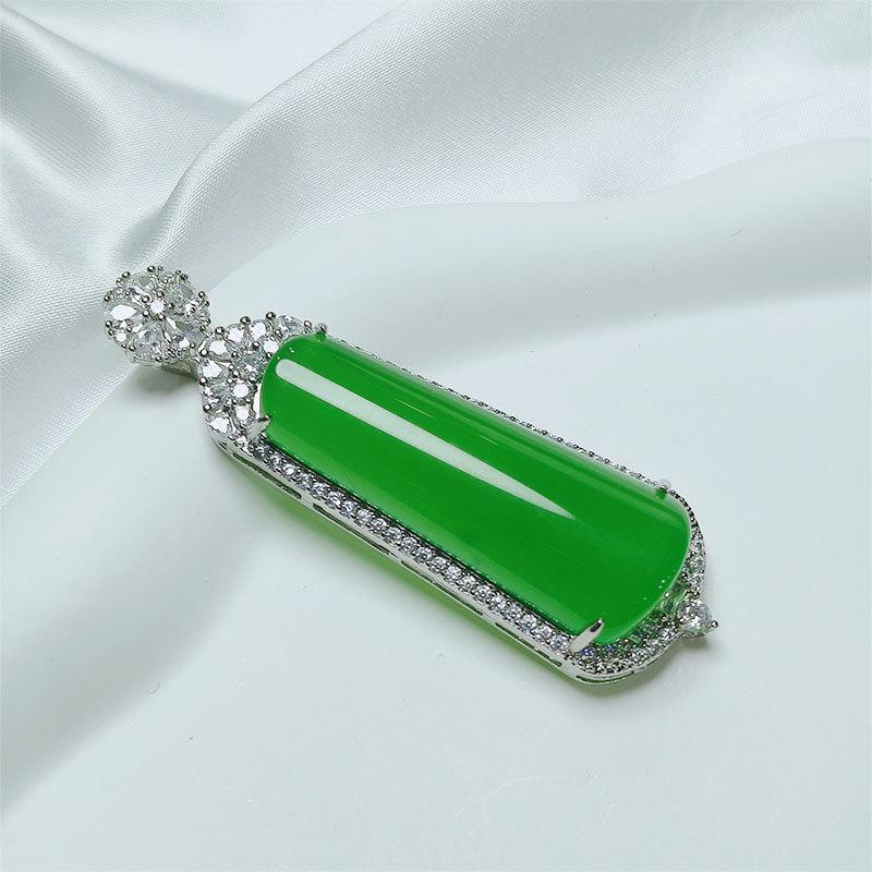 Женское ожерелье: Кулон из ледяного зеленого халцедона и нефрита на серебряной цепочке 925 пробы