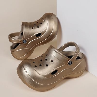 2024 Neue Damen Sommer Dicke Sohle Outdoor-Mode Metallfarbe Baotou Coole Hausschuhe Weiche Sohle Lochschuhe