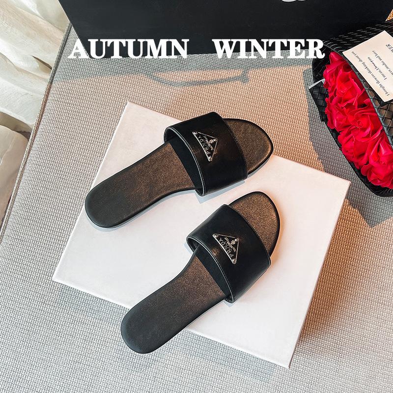 Verão Francês Premium Fundo Plano Versátil Triângulo Padrão Calçado Exterior Chinelos Férias Sandálias de Praia Chinelos de Uma Tira Mulheres