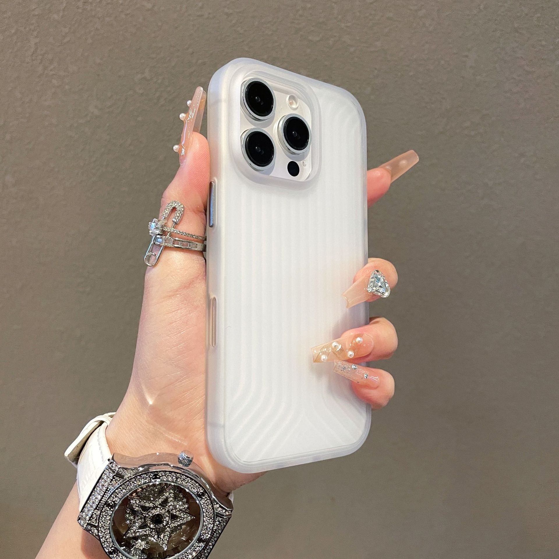 

Подходит для iPhone16 Трехмерный гофрированный матовый чехол для телефона Apple 15 ProMax Премиальное сочетание цветов 14 Защитный чехол iPhone13