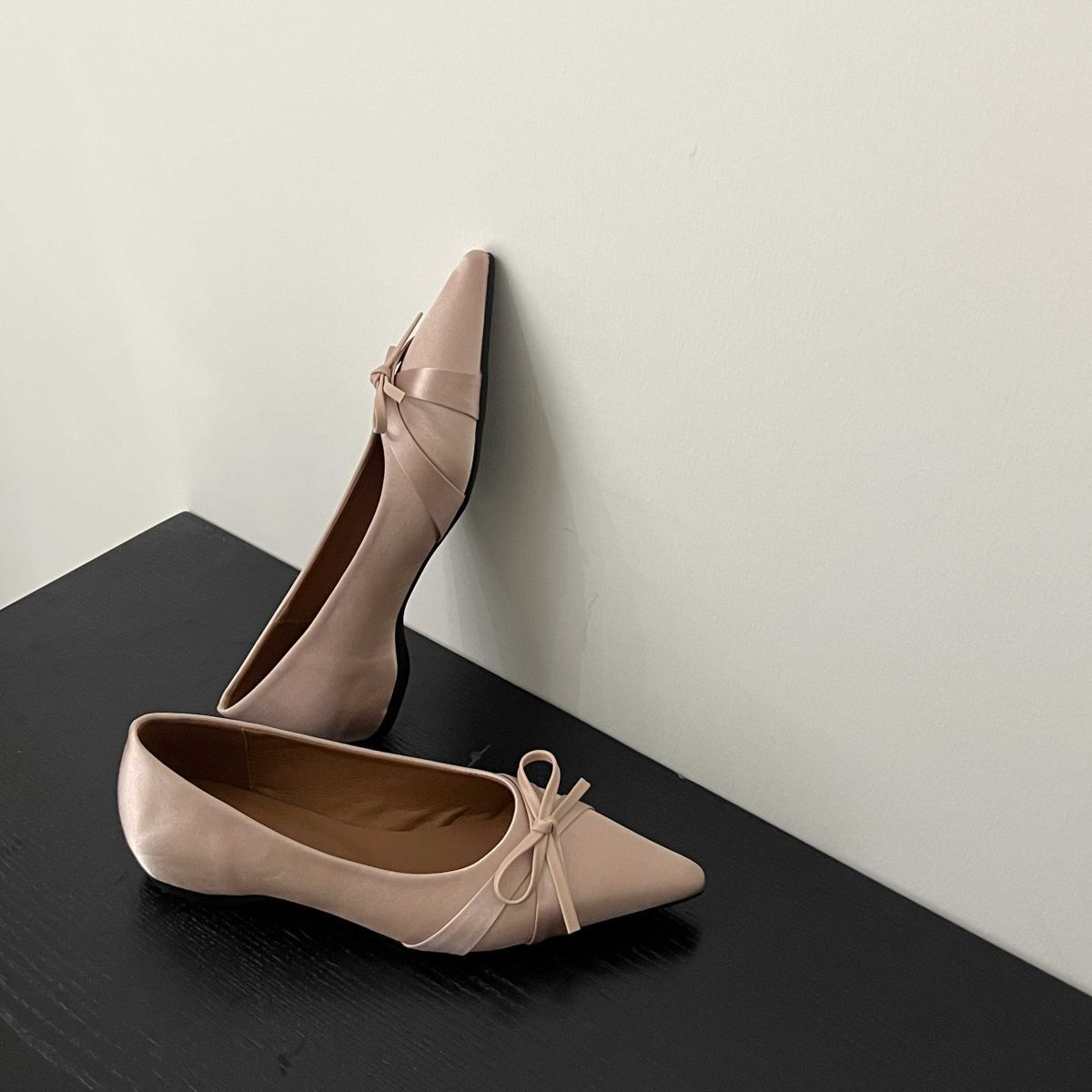 

In the autumn of 2025, the new products will increase the height of the bow, pointed head, shallow mouth, single shoes, bag head, flat shoes, and low- 40 розовый