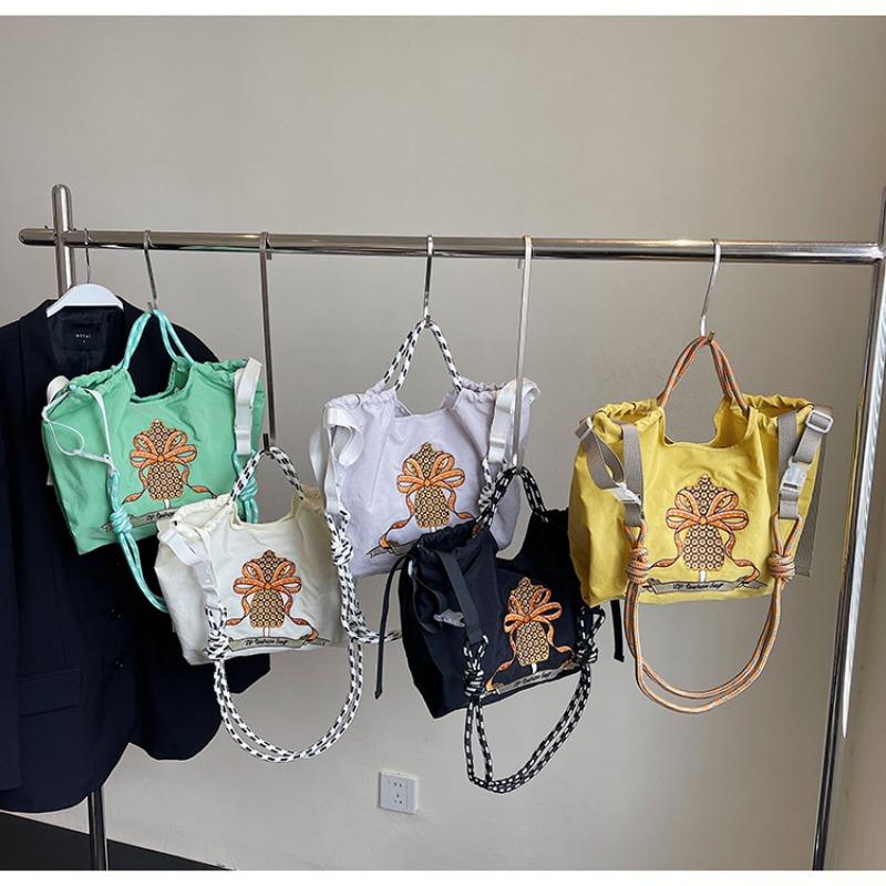 Niche shopping bag Embroidery flower portable small satchel bag Lightweight shopping messenger bag Mobile phone bag Women's fashion shoulder bag