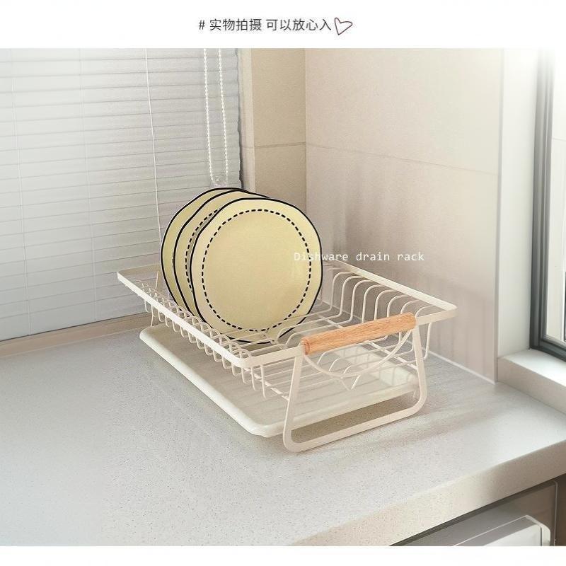 Scolapiatti in Metallo Bianco con Manico in Legno e Vaschetta Raccogli Gocce Rimovibile per Storage sul Lato del Lavello della Cucina