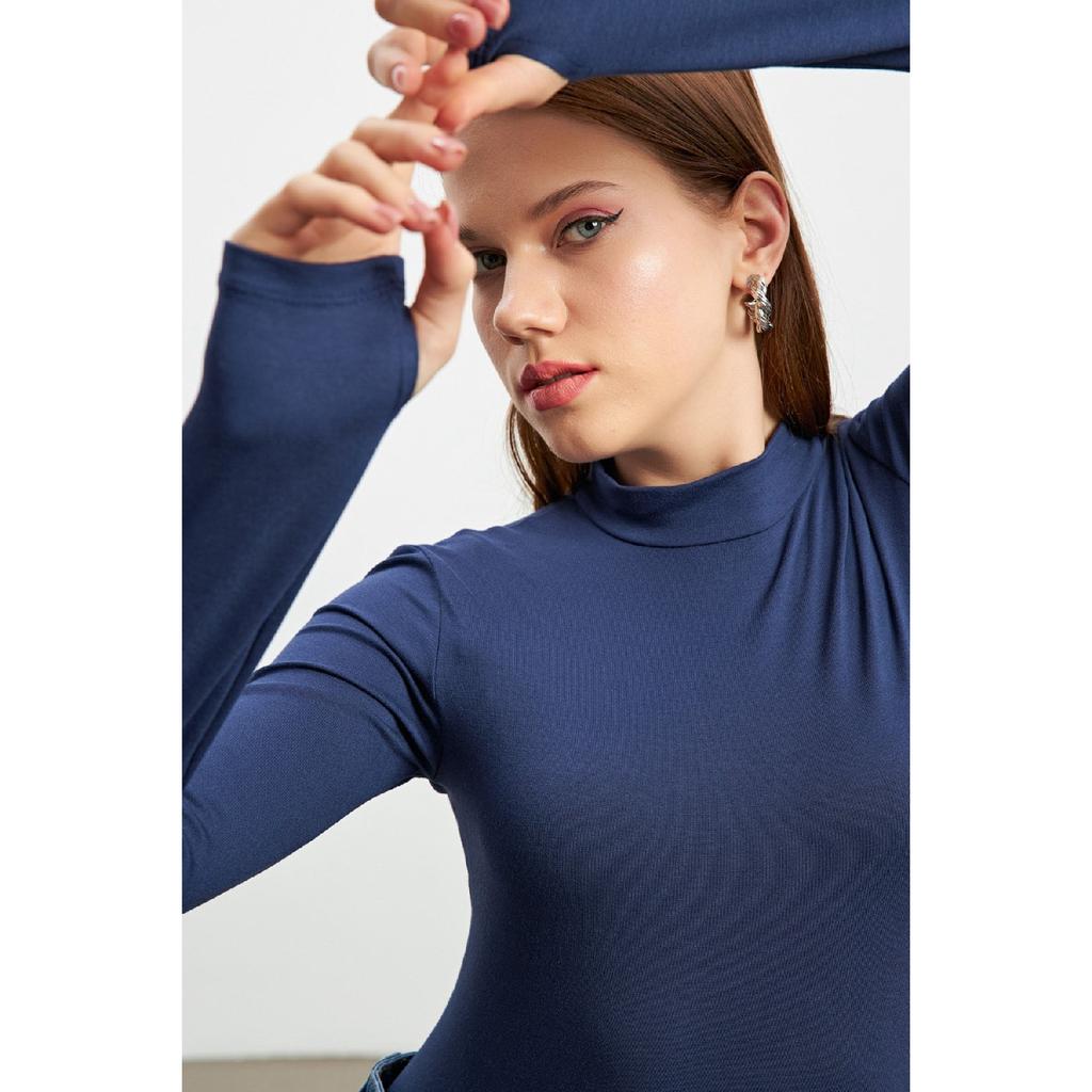 Schwarzer Damen-Body mit Fingerdetail