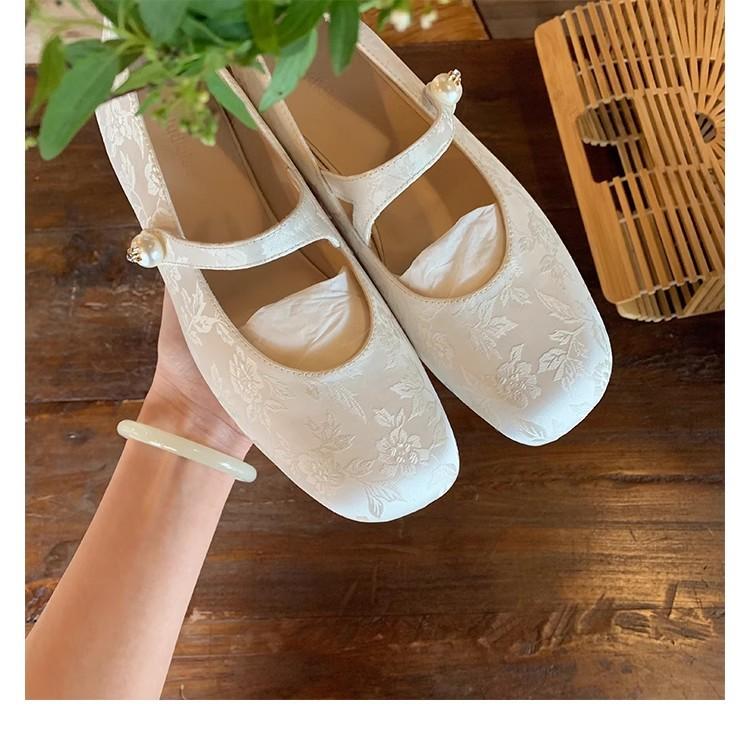 

Grape mother of the same style, tuberose jade~ Guofeng new Chinese pearl with square head jacquard Mary Jane single shoes women s spring 34