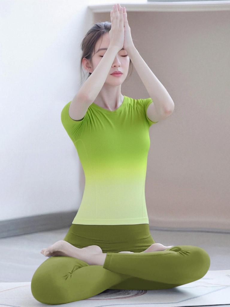 Stunning 2026 Gradient Yoga Suit Set for Women - Short Sleeve, Comfortable, Breathable Sports Top for Outdoor Use
