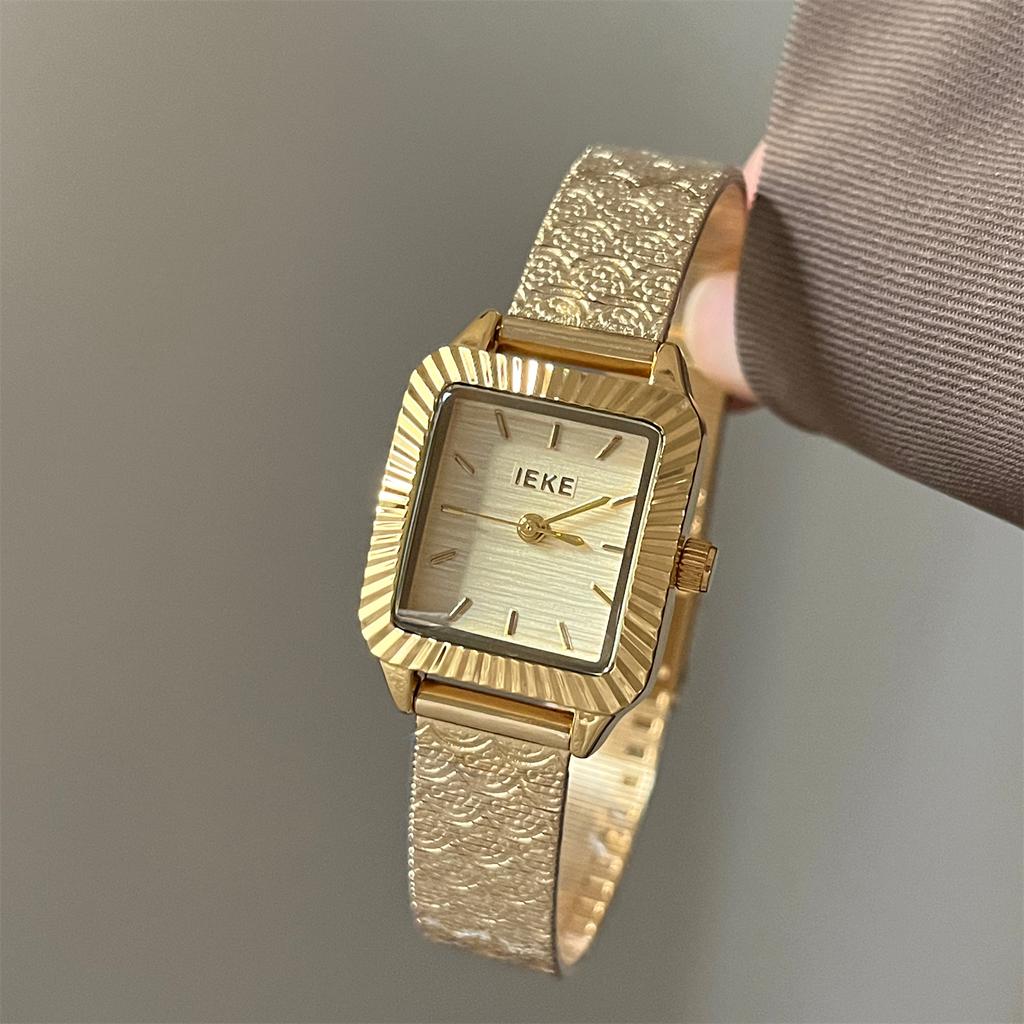 Carré d'Horloge en Papier d'Aluminium Doré Créatif Haut de Gamme Tempérament de Niche Exquis Luxe Polyvalent Accessoires de Montre à Quartz pour Femme