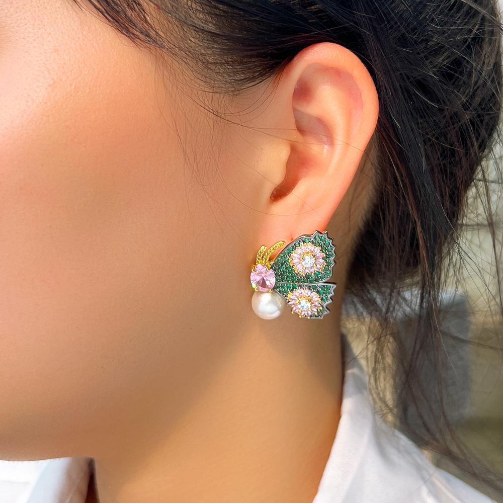Bright Light Luxury Full Diamond Colored Butterfly Pearl Earrings Slightly Inlaid Zircon Brass Gold-Plated Earrings, Earrings.