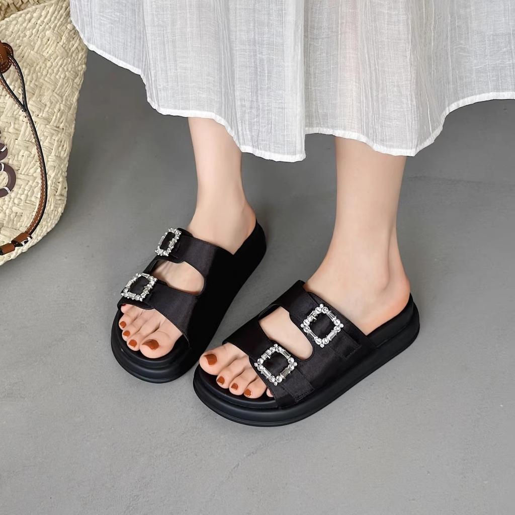 Korean Version of Casual Rhinestone Buckle Thick-soled Sandals, Niche Soft-soled Comfortable Beach Sandals with Slippers