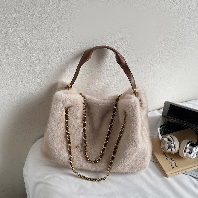 

Fluffy Plush Shoulder Bag Winter Faux Fur Bags for Women Tote Designer Handbags Chains Shopper Purses Crossbody Bag Bucket Bags
