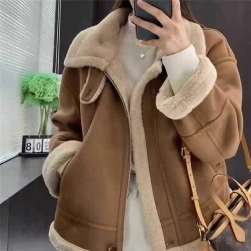 Dames Khaki Lamsvacht gevoerde Leren Jas: Vleiende Petite Pasvorm, High-End Herfst/Winter Stijl
