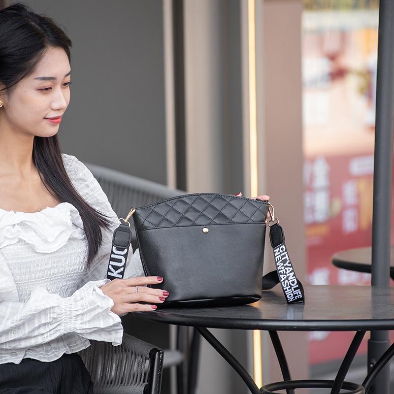 Rhombus Embroidered Shoulder Crossbody Bucket Bag Trendy Versatile Belt Small Round Bag Large Capacity Women's Bag