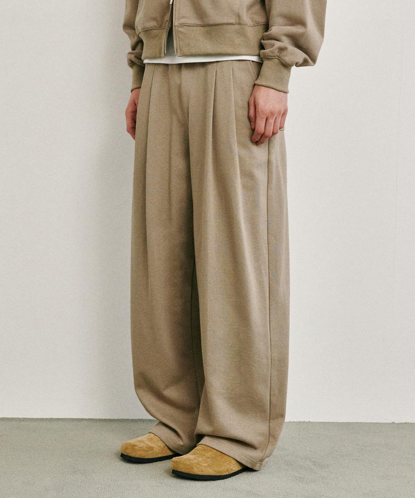 GLW Wide Double-Pleat Sweatpants Beige
