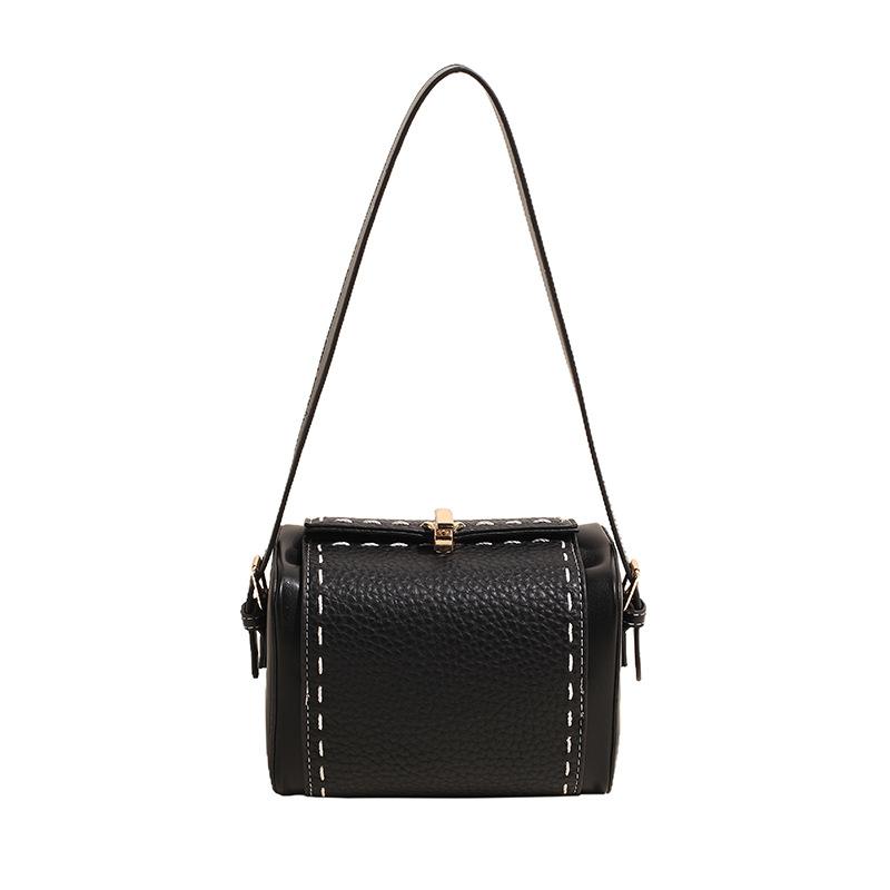 Autumn and winter small bag 2025 new Korean version fashion rivet shoulder bag ins Internet celebrity women messenger box bag pu