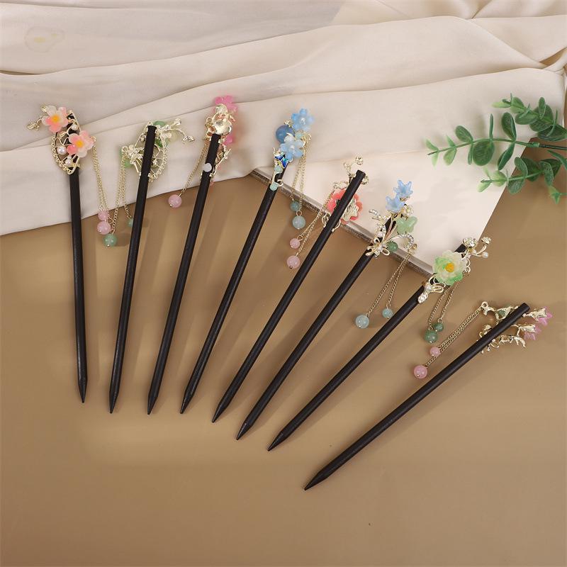 Ebony Style Tassel Hairpin: Vintage Wooden Hair Accessory for Women, Perfect for Simple Updos and Ancient Costume Adornments