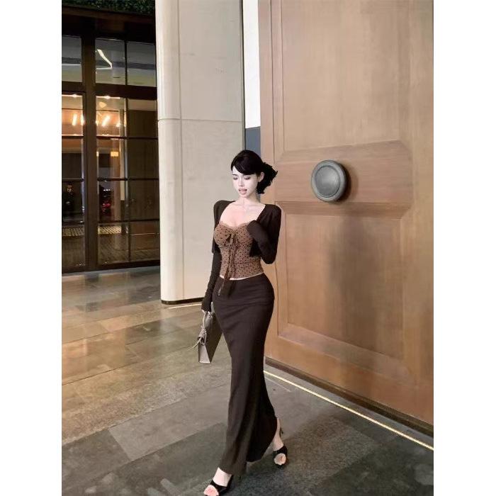 

Pure desire wind three-piece autumn new slim-fit cardigan, sling vest, high-waisted shorts, half-turtleneck drawstring waist S