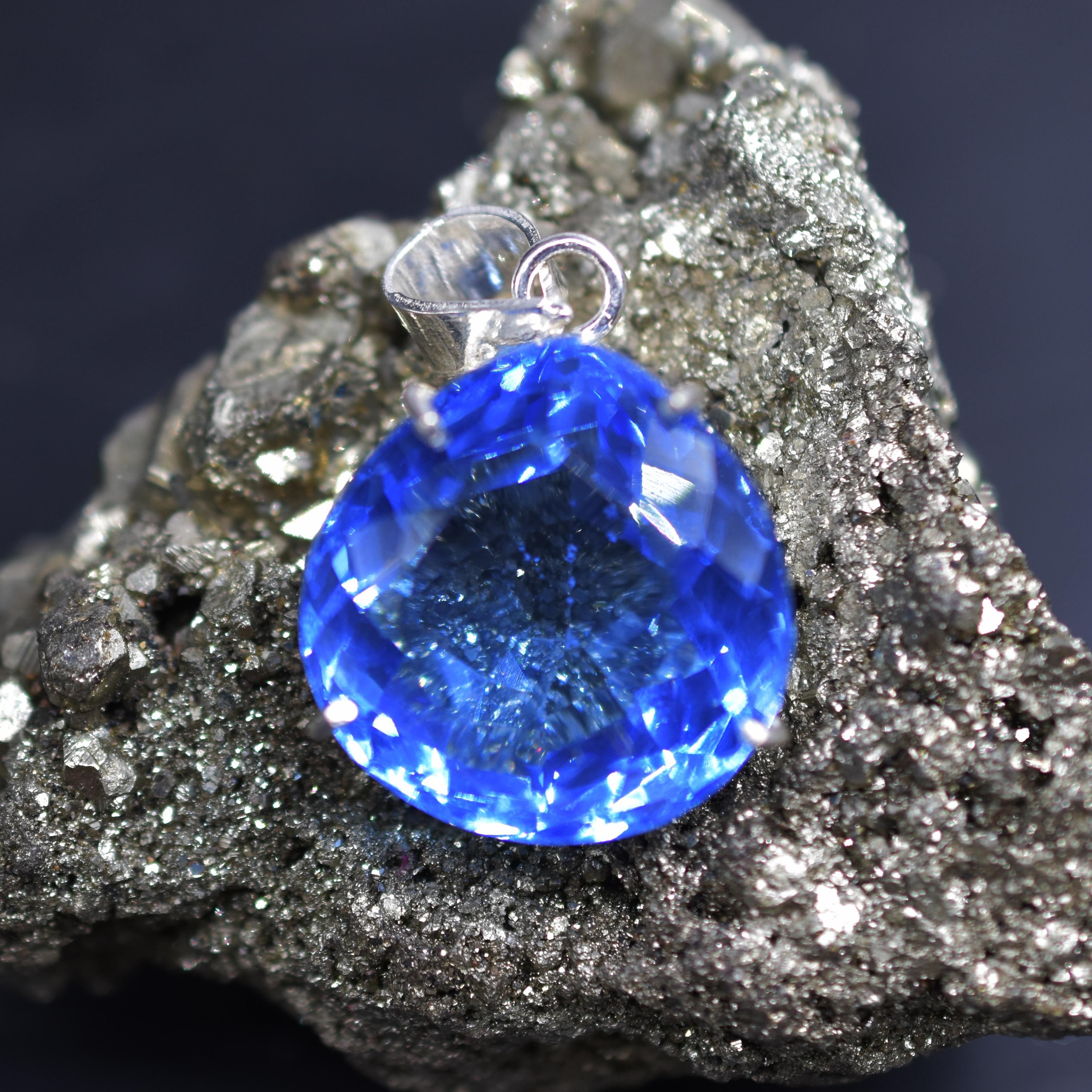 

Natural Blue Topaz Pendant 925 Sterling Silver Pear 88.30 Ct Gemstone CERTIFIED my-359-k 41.4 mm approx синій