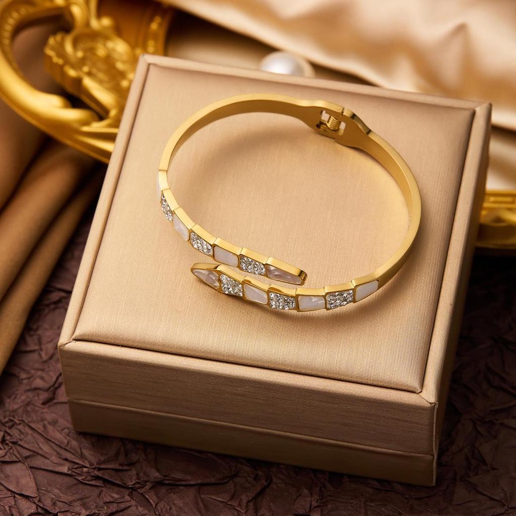 Neues Modisches Titanstahl Anlauffreies Armband für Damen - Vielseitige Europäische Stil-Trends