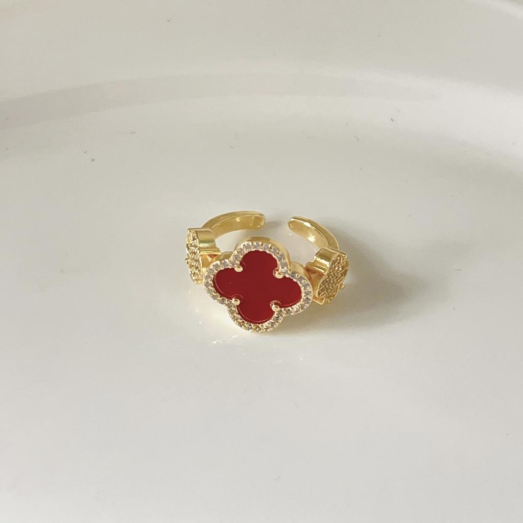 A niche high-end light luxury four leaf clover zircon ring for women with retro style and adjustable opening