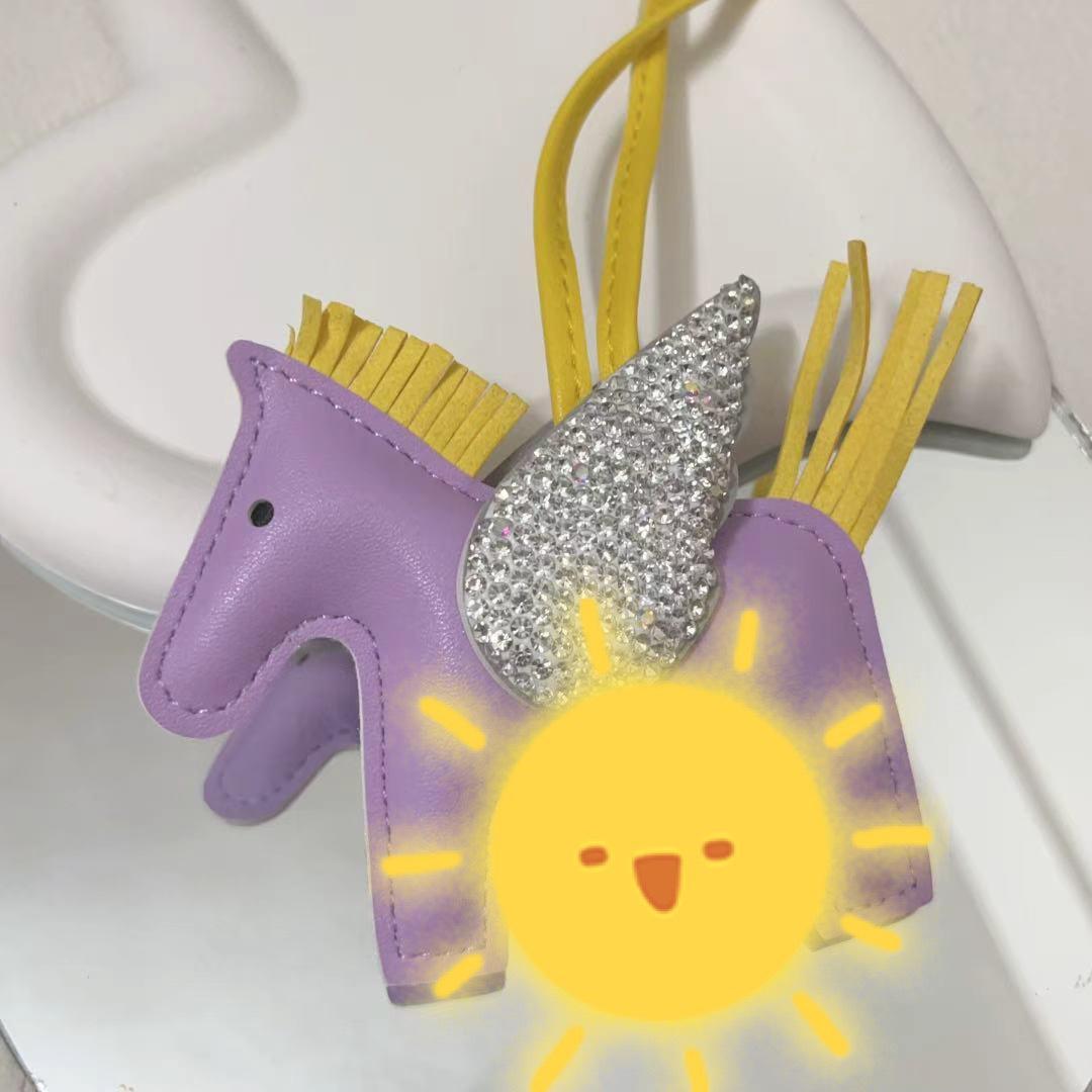 

Diamond wings double-sided cute little pegasus leather bag pendant luxury rhinestone angel horse bag pendant keychain лаванда фіолетовий колір