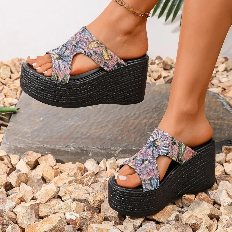Módní pantofle na platformě s klínkem Dámské 2025 Léto S otevřenou špičkou Dámské pantofle Venkovní Módní Neformální Smíšené barvy Nadměrné velikosti Dámské boty