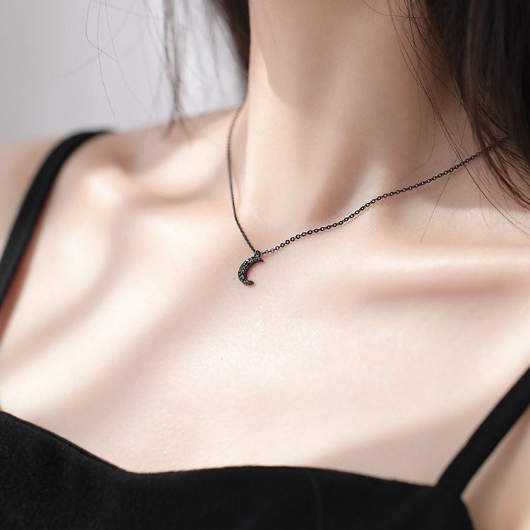 925 Black Moon Women's Trendy Clavicle Necklace - Simple Cold Style Celebrity Design