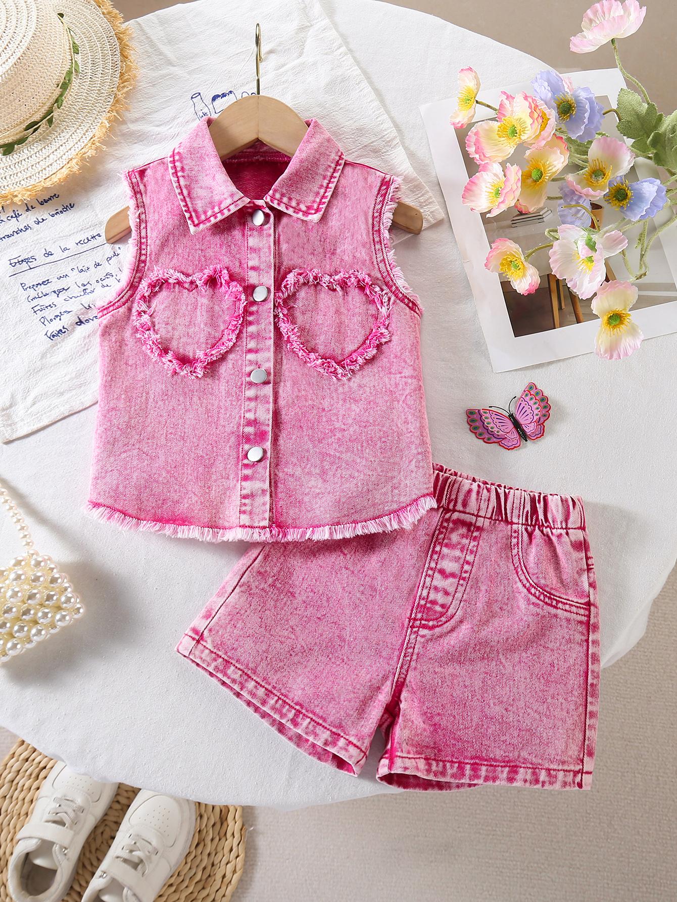 

Two-piece casual street retro Y2K style girls set with heart-patterned collared vest top and heart-patterned denim shorts, spring/summer style. 7Y рожевий