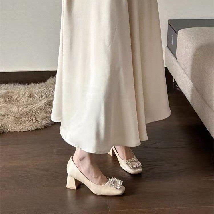 Hochwertiges Temperament Französische Strass-Quadrat Schnalle Neue flache High Heels Quadratischer Kopf Sanfte Einzel-Schuhe