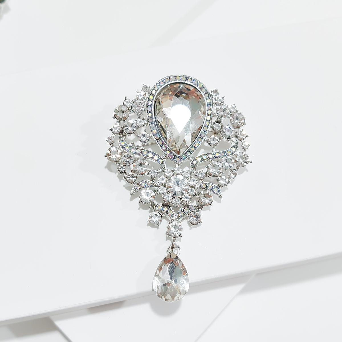 

High End Diamond Inlaid Brooch, Women s High-end Feel, Chest Flower, Multifunctional Clothing Accessories One Size срібний