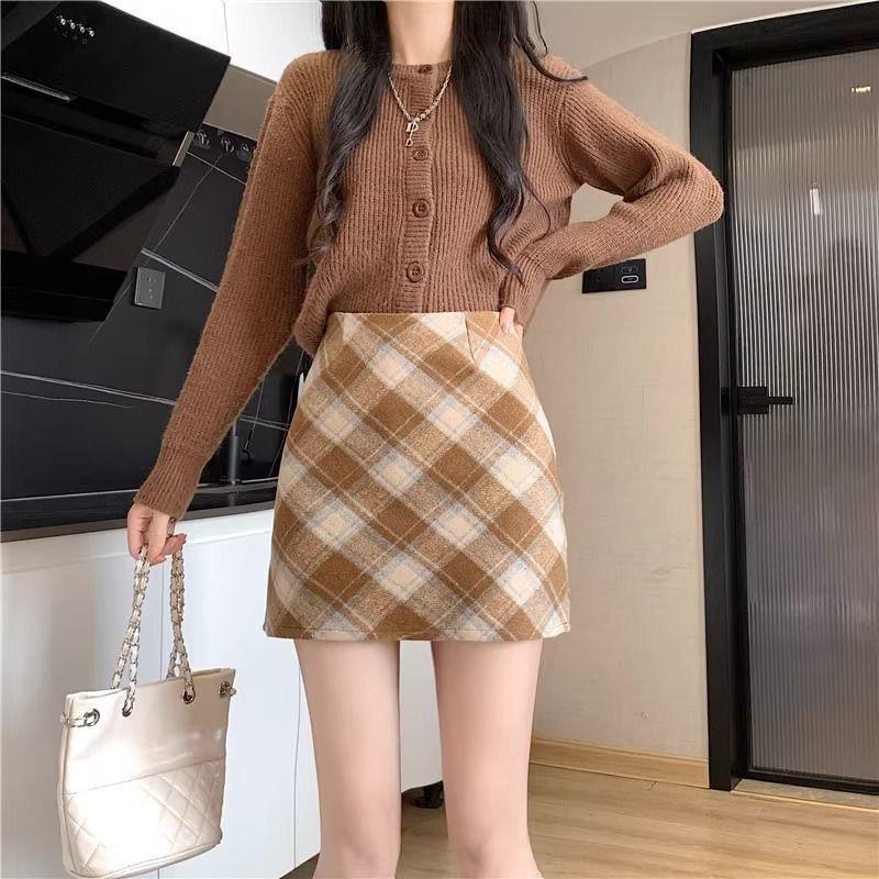 2025 Autumn Winter Retro Wool Plaid High Waist A-line Skirt - Japanese Style Petite Hip-hugging Women's Skirt