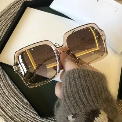 Occhiali da Sole alla Moda da Esterno Donna Trendy Gradiente Montatura Oversize Occhiali da Sole Protezione Occhi Parasole Occhiali di Lusso Retrò