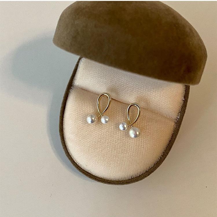 Elegant French Design Gold Cross Pearl Stud Earrings with S925 Silver Needle – Stylish and Versatile.