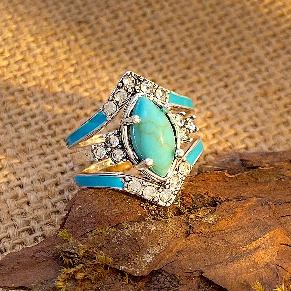 Vintage-Inspired Turquoise Diamond-Accented Ring Set for Women