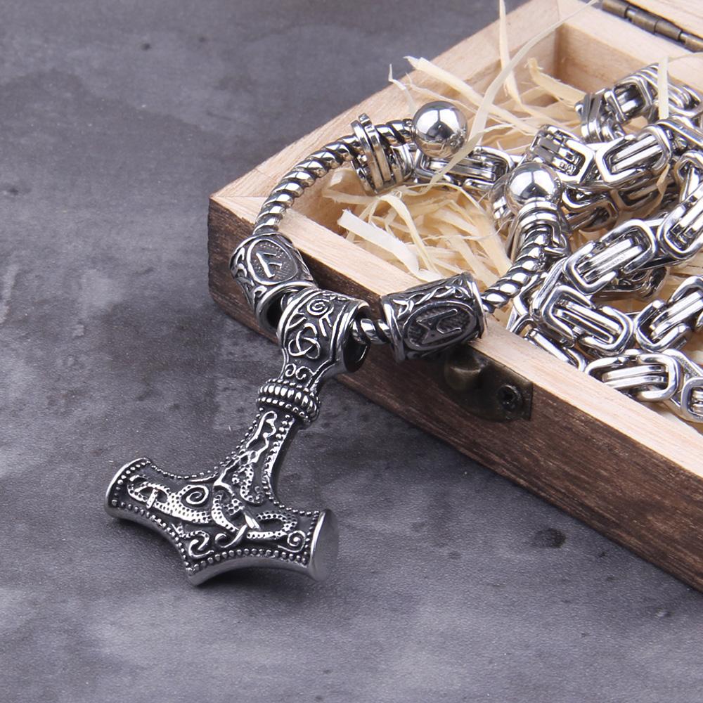 Chaîne king en acier inoxydable avec perles runiques et marteau de Thor mjolnir collier viking avec boîte en bois comme cadeau pour petit ami