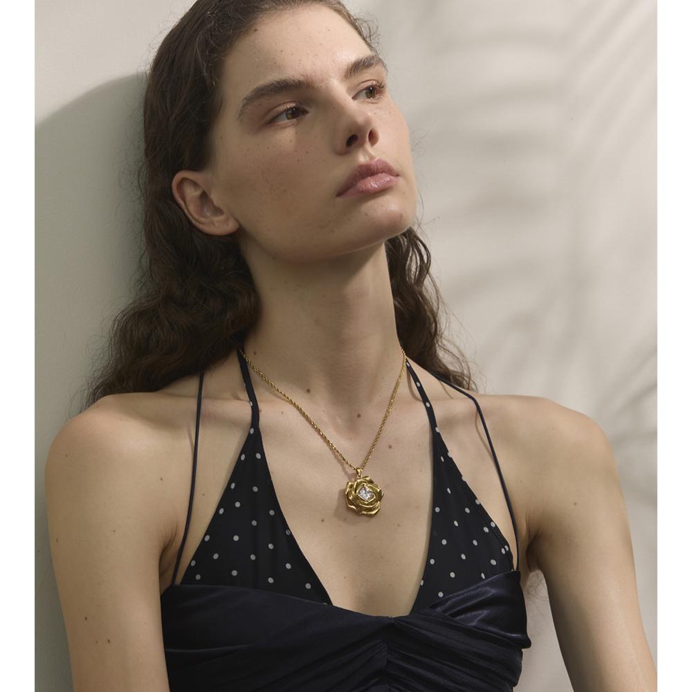 Yhpup Mode Bling Zirkonia Metall Blume Anhänger Halskette Gold PVD Beschichteter Edelstahl Trendiger Klassischer Schmuck